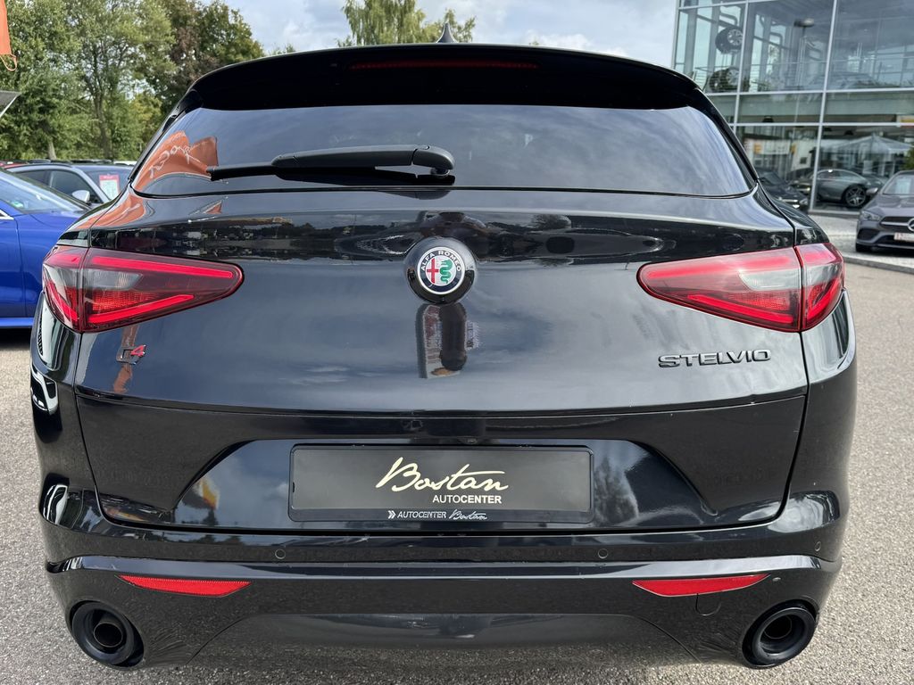 Alfa Romeo Stelvio 2021