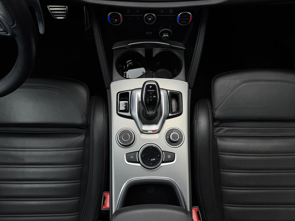 Alfa Romeo Stelvio 2021