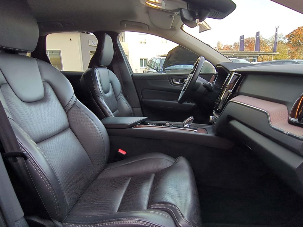 Volvo XC60 2022