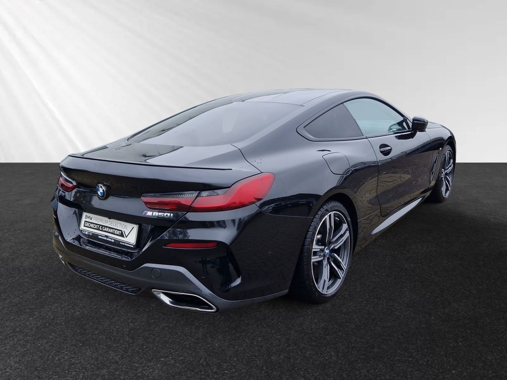 BMW M850 2022