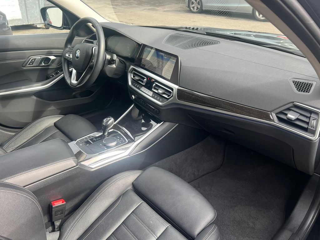 BMW 318 2021