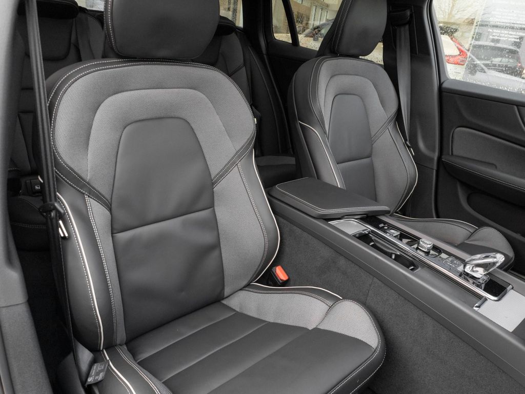 Volvo V60 2025