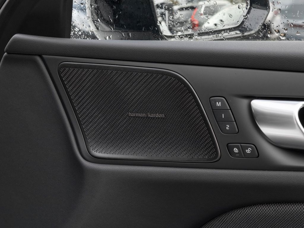 Volvo V60 2025