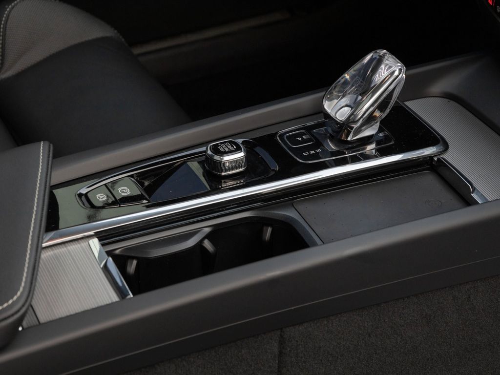 Volvo V60 2025