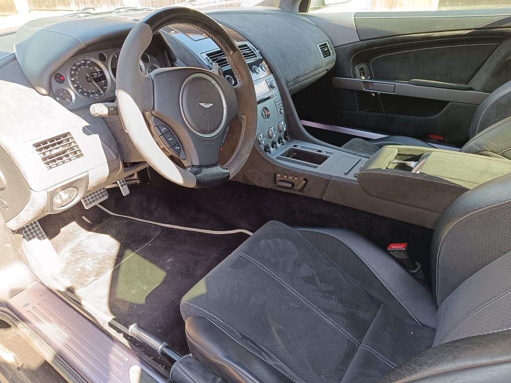 Aston Martin DB9 2008