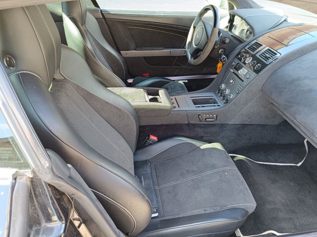 Aston Martin DB9 2008