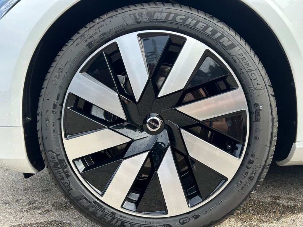 Volvo V90 2025