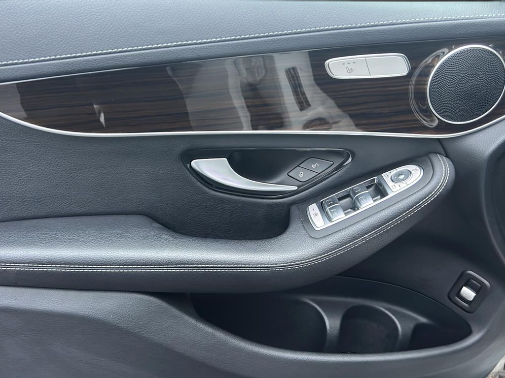 Mercedes-Benz GLC 300 2021