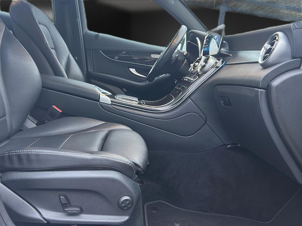 Mercedes-Benz GLC 300 2021