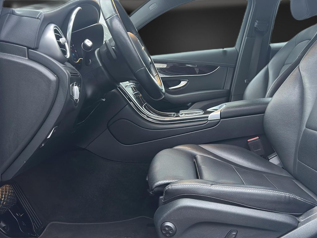 Mercedes-Benz GLC 300 2021