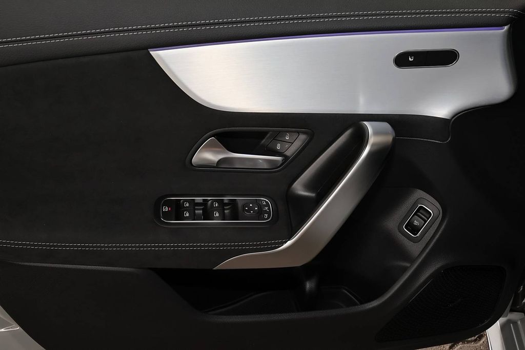 Mercedes-Benz CLA 200 2025