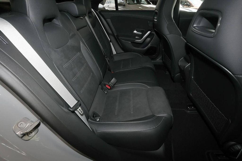 Mercedes-Benz CLA 200 2025