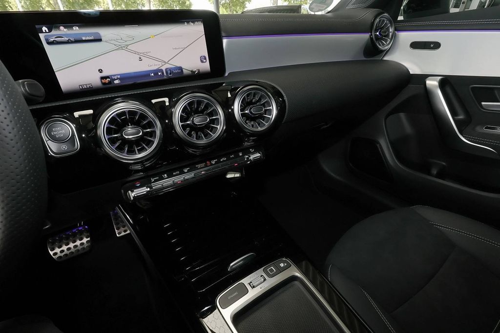 Mercedes-Benz CLA 200 2025