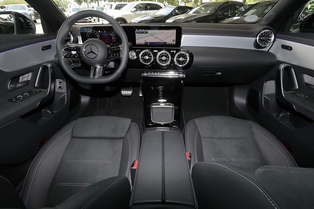 Mercedes-Benz CLA 200 2025