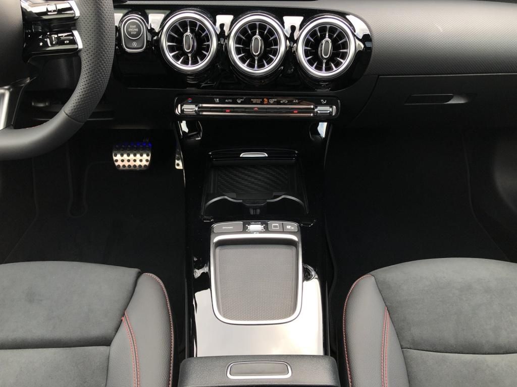 Mercedes-Benz A 200 2025