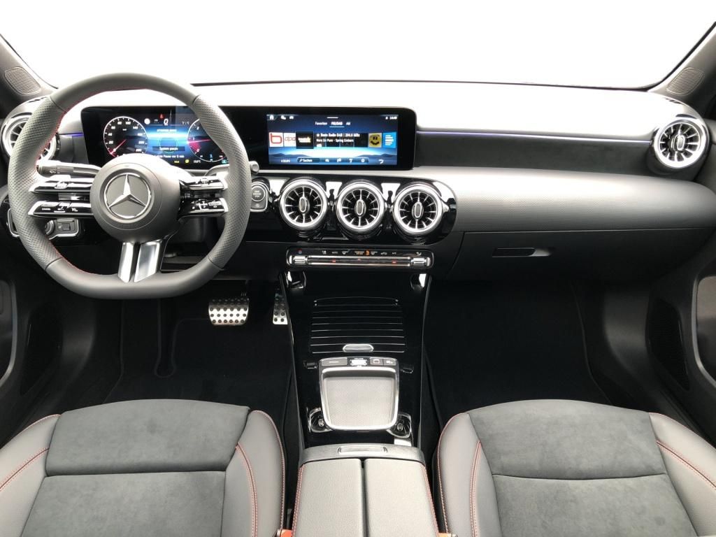 Mercedes-Benz A 200 2025