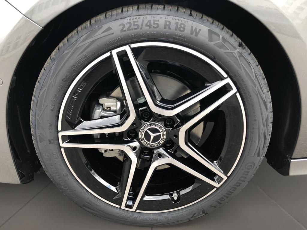 Mercedes-Benz A 200 2025