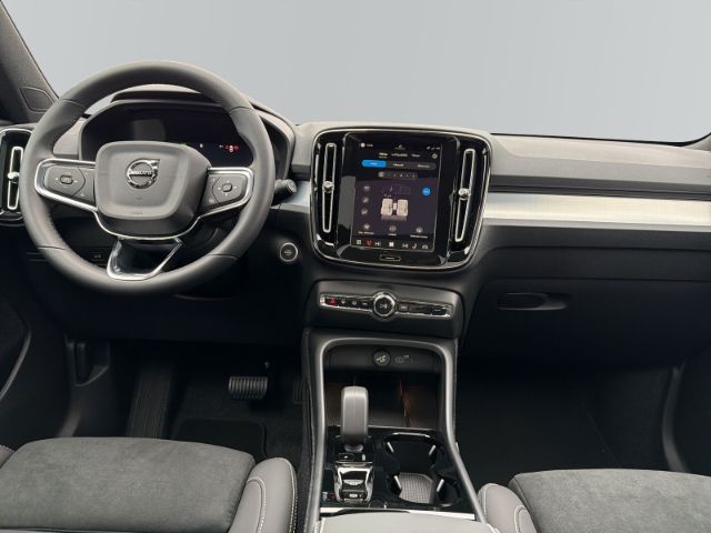 Volvo XC40 2025