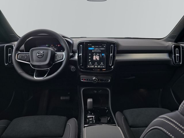 Volvo XC40 2025