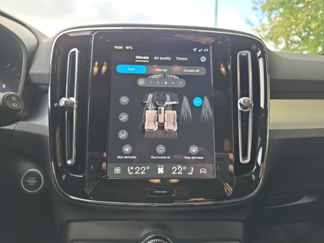 Volvo XC40 2025