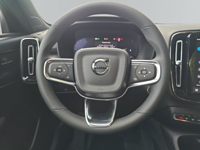 Volvo XC40 2025
