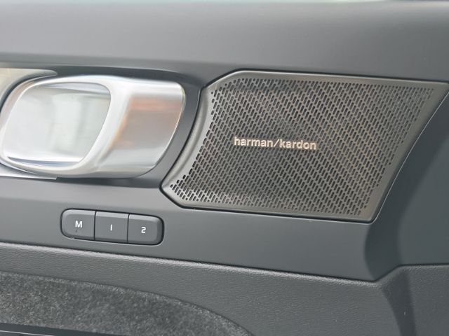 Volvo XC40 2025