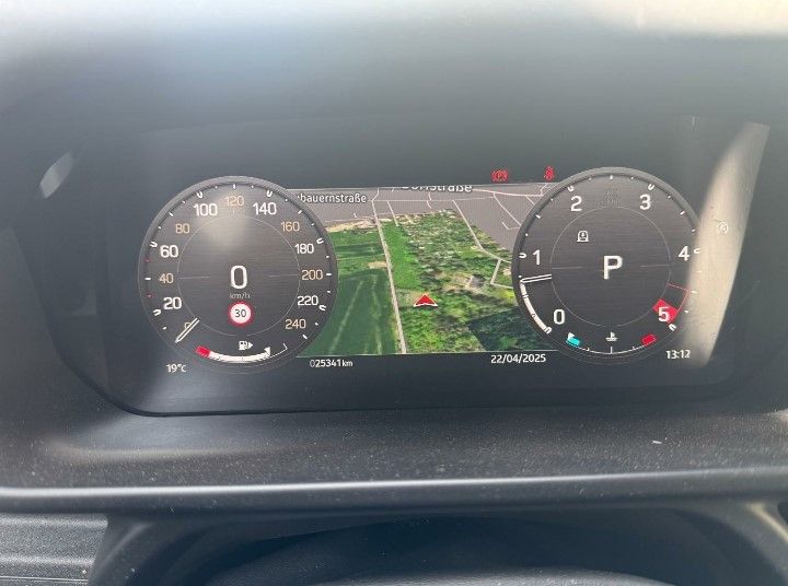 Land Rover Defender 2023