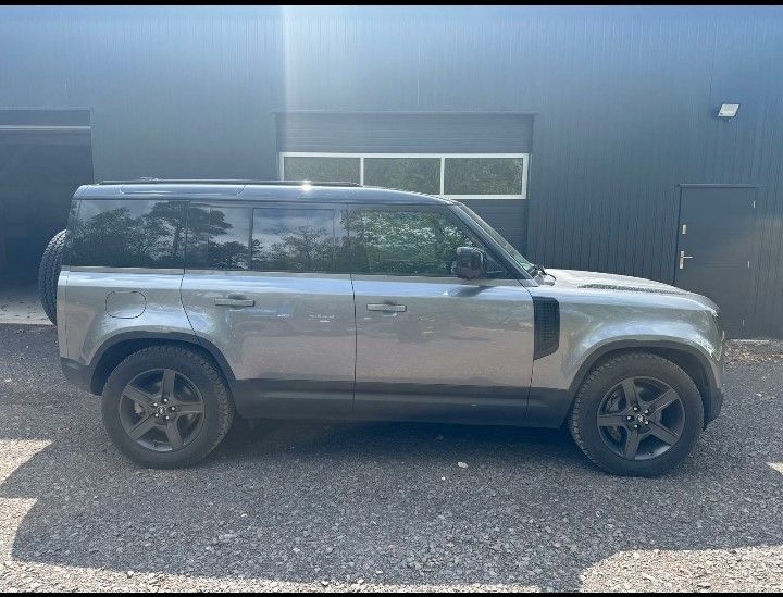 Land Rover Defender 2023