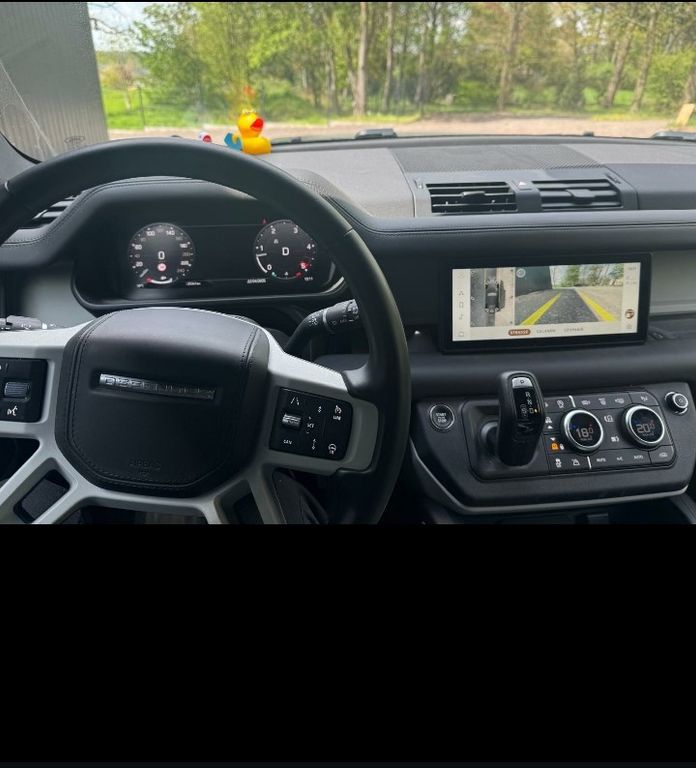 Land Rover Defender 2023