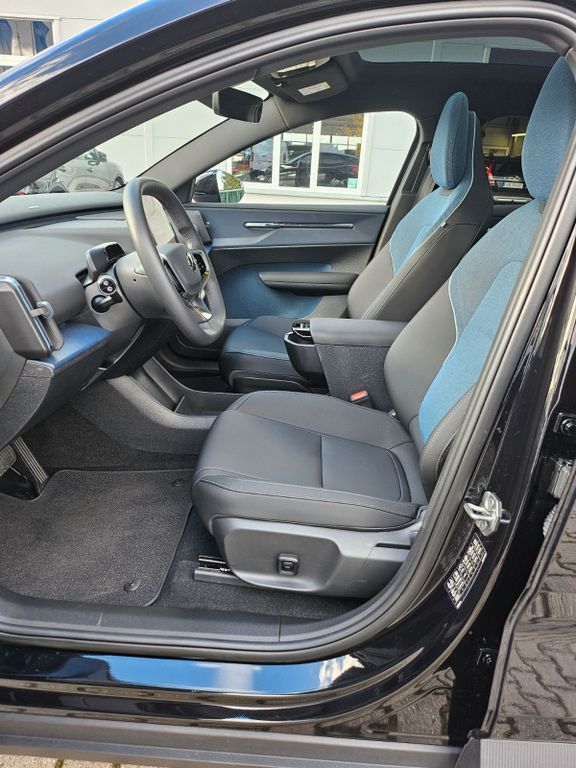Volvo EX30 2025
