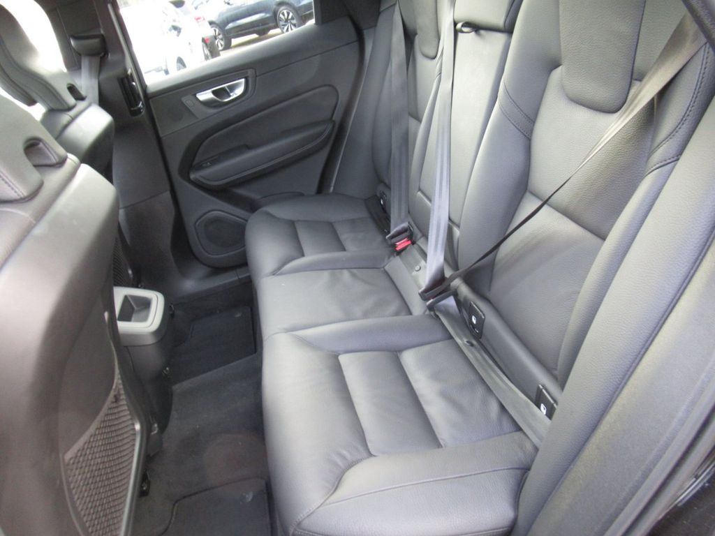Volvo XC60 2025