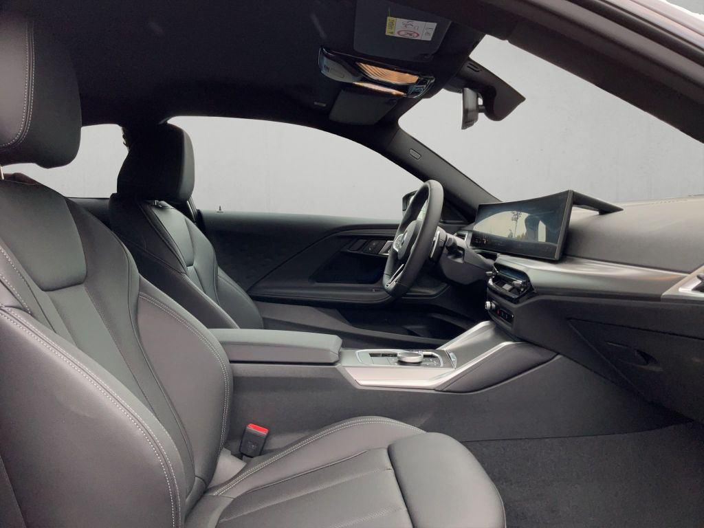 BMW 220 2025