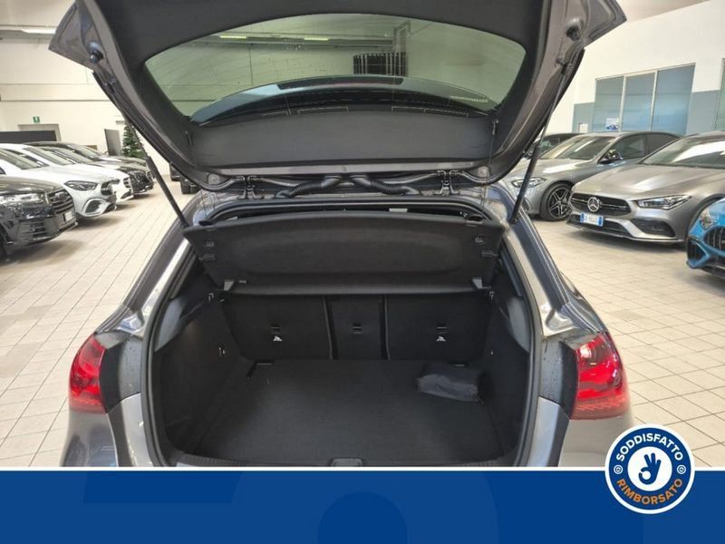 Mercedes-Benz A 180 2025