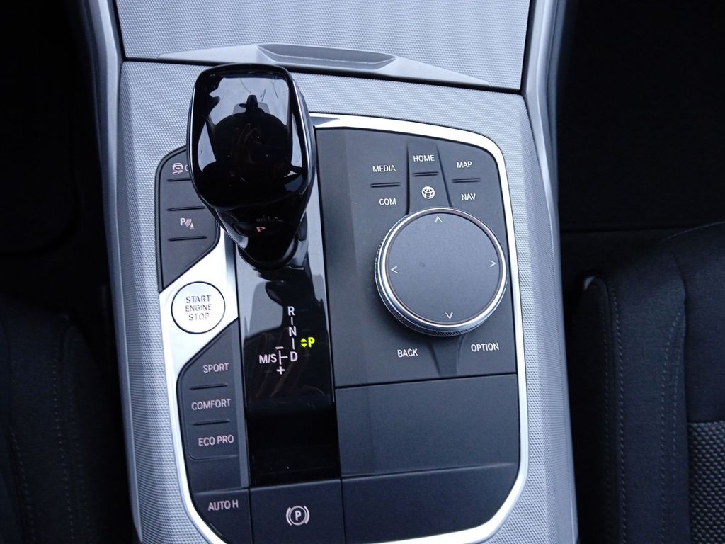 BMW 318 2022