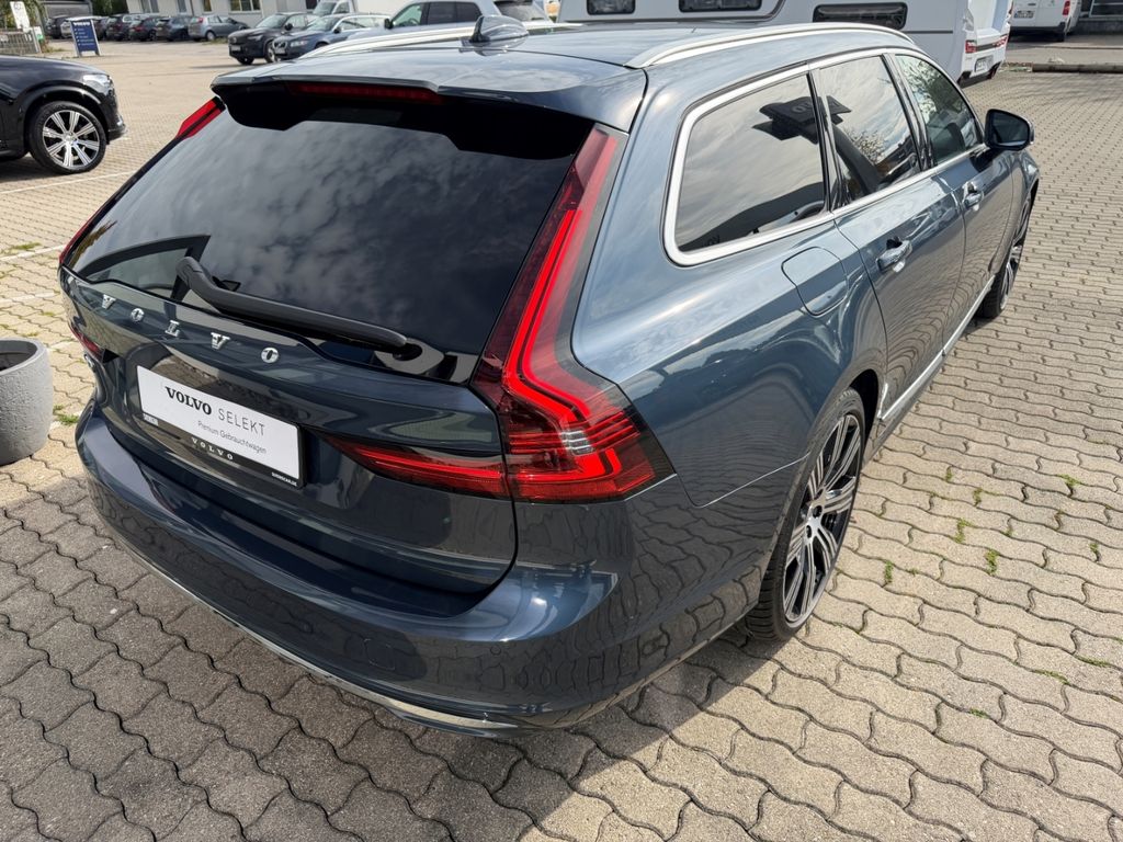 Volvo V90 2022