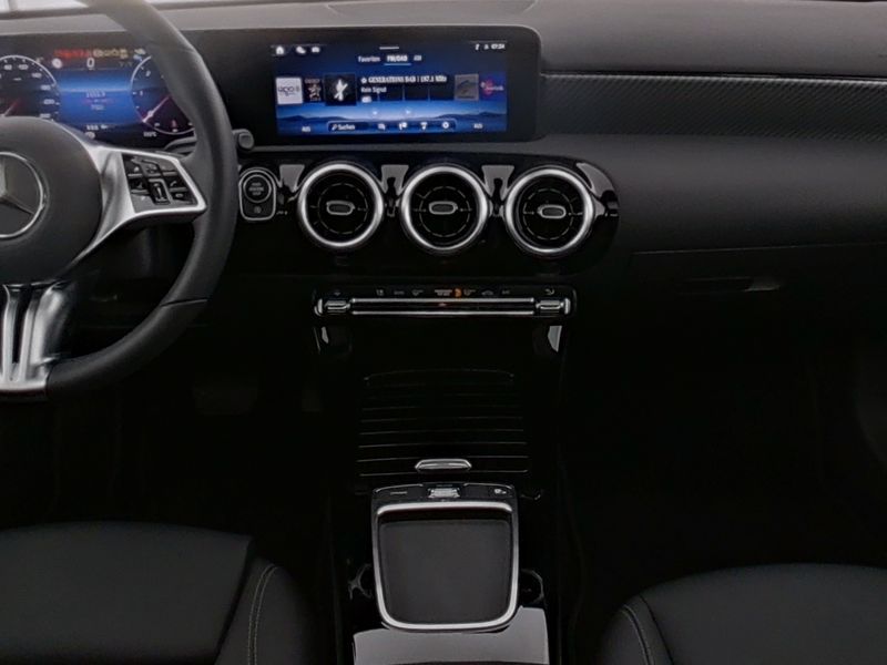 Mercedes-Benz A 200 2024