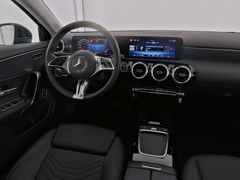 Mercedes-Benz A 200 2024