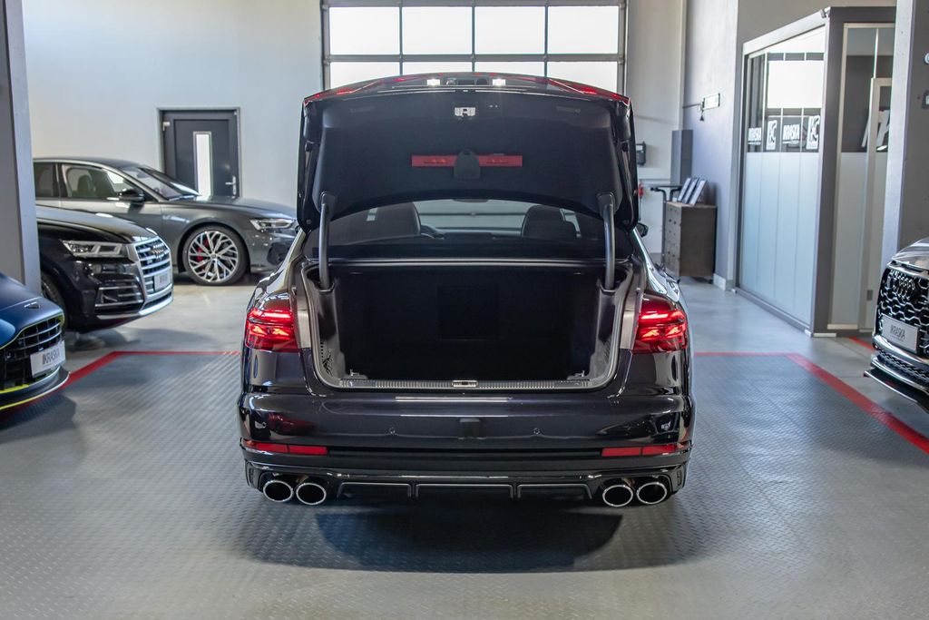 Audi S8 2025