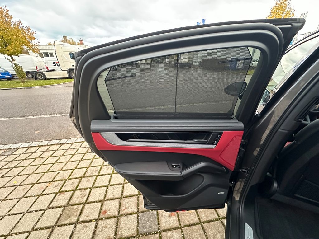 Porsche Cayenne 2025