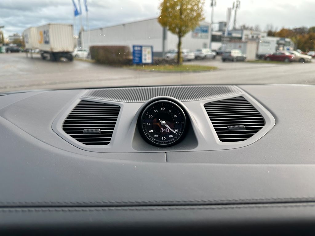 Porsche Cayenne 2025