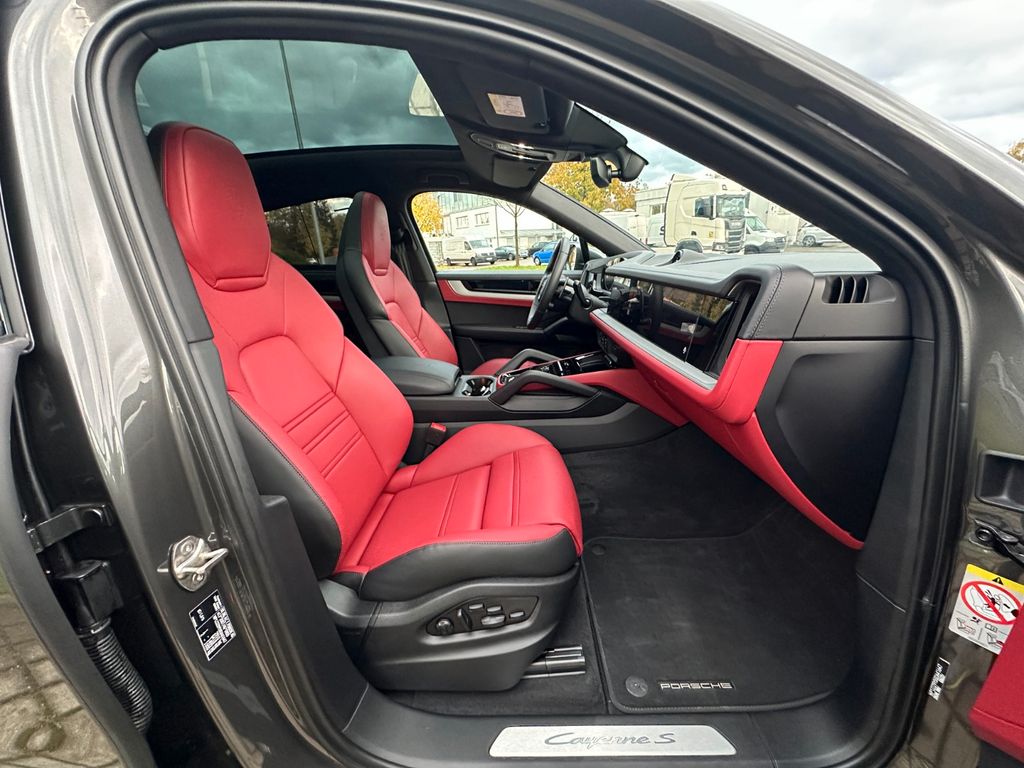 Porsche Cayenne 2025