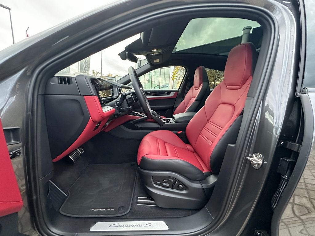 Porsche Cayenne 2025