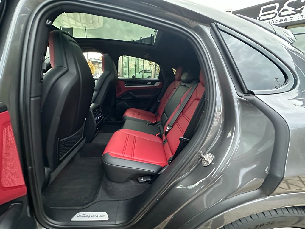 Porsche Cayenne 2025