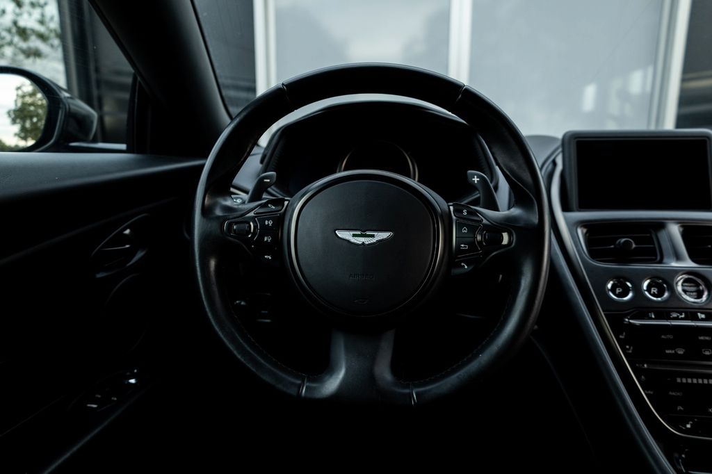 Aston Martin DB11 2020