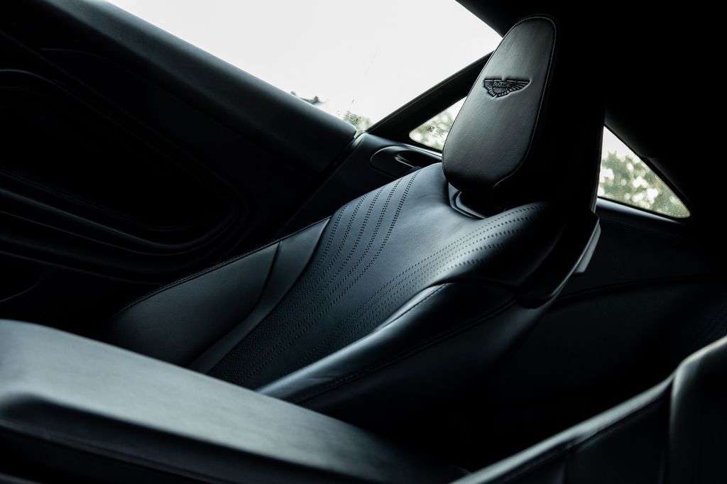 Aston Martin DB11 2020