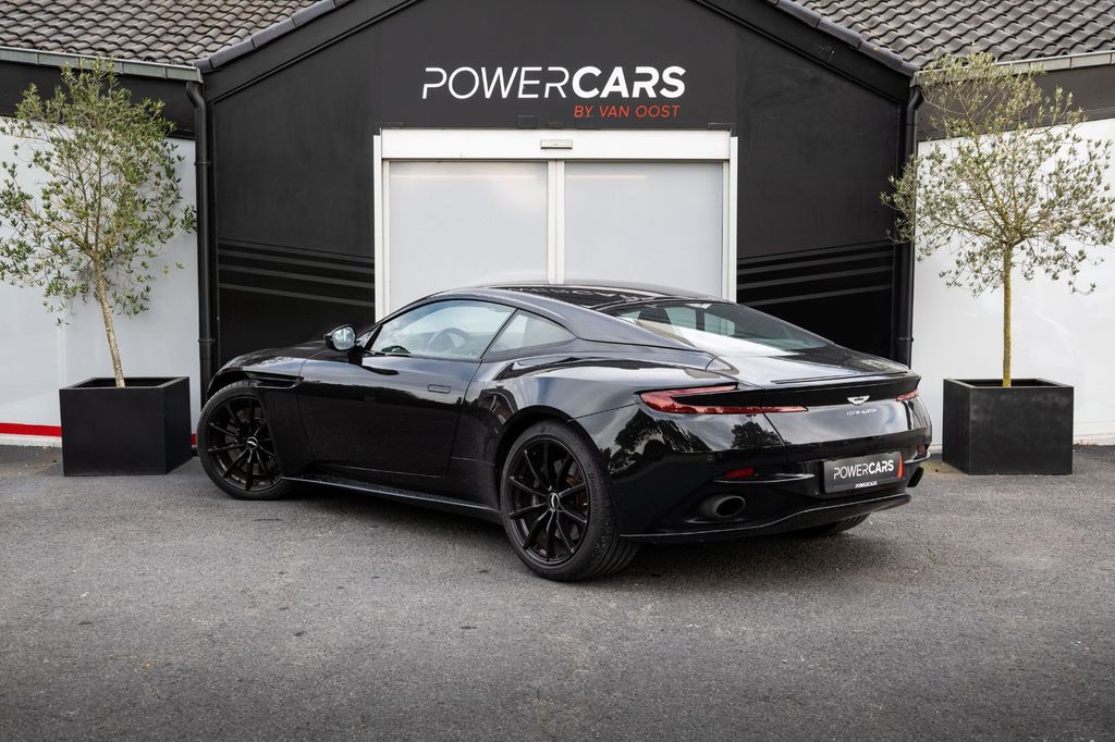 Aston Martin DB11 2020