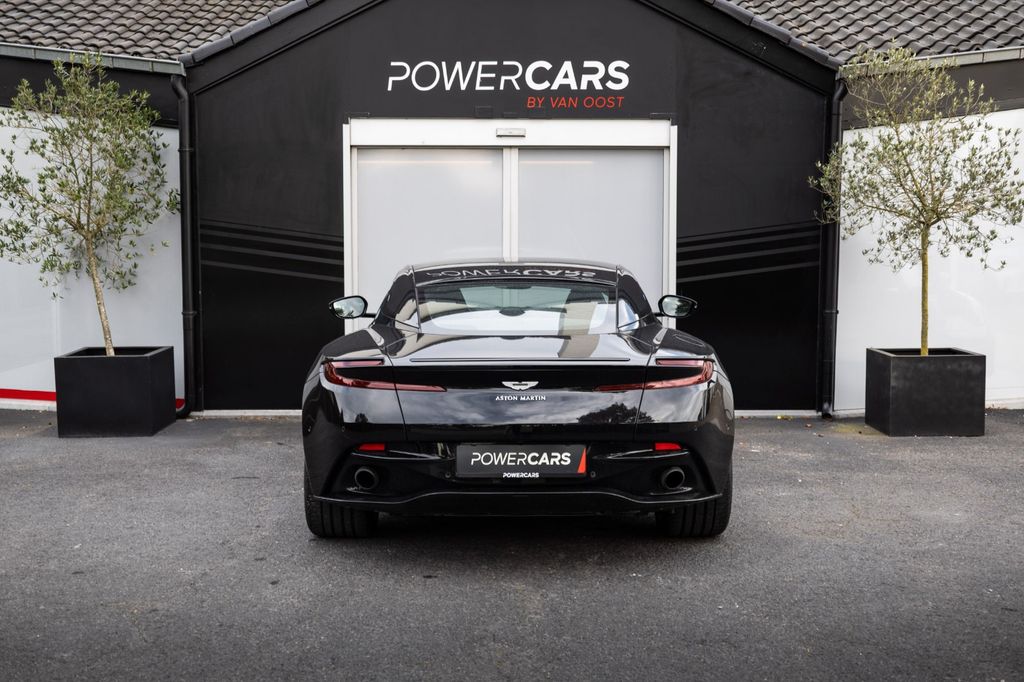 Aston Martin DB11 2020