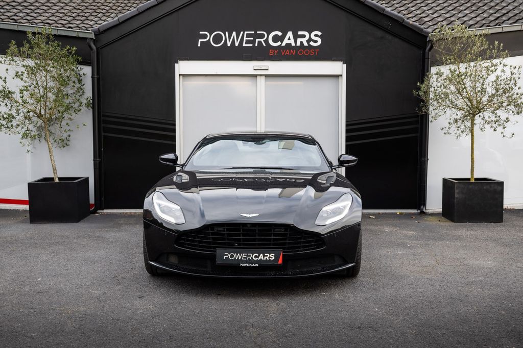 Aston Martin DB11 2020