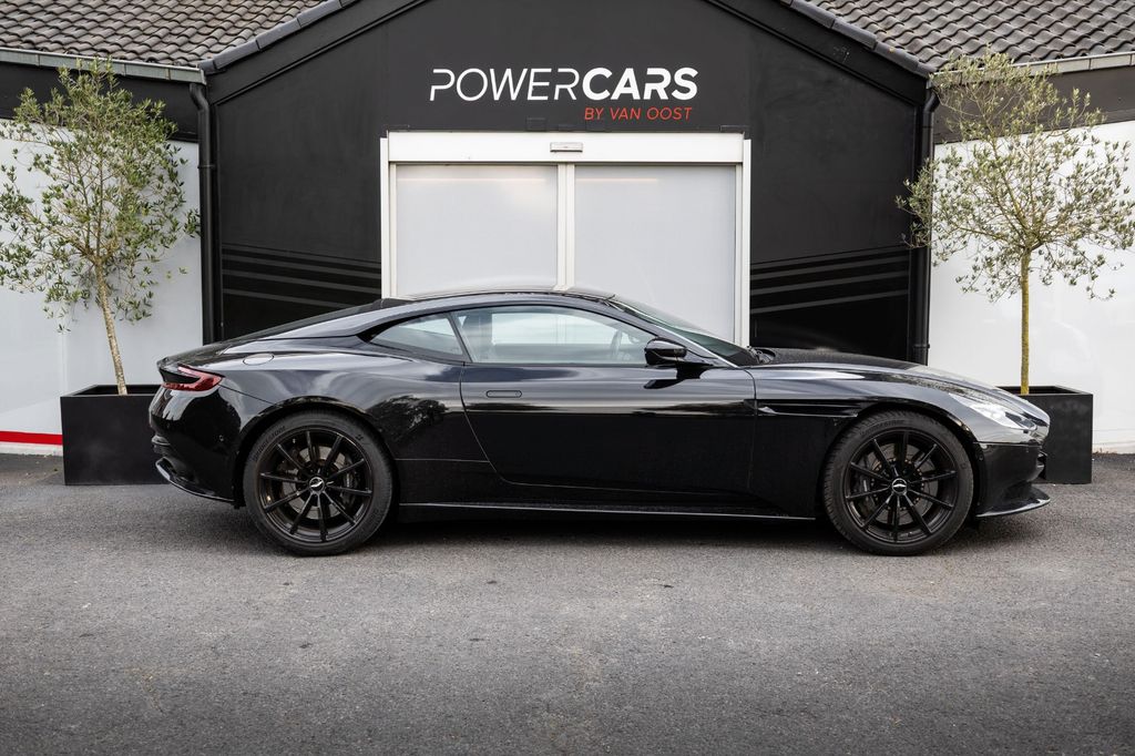 Aston Martin DB11 2020