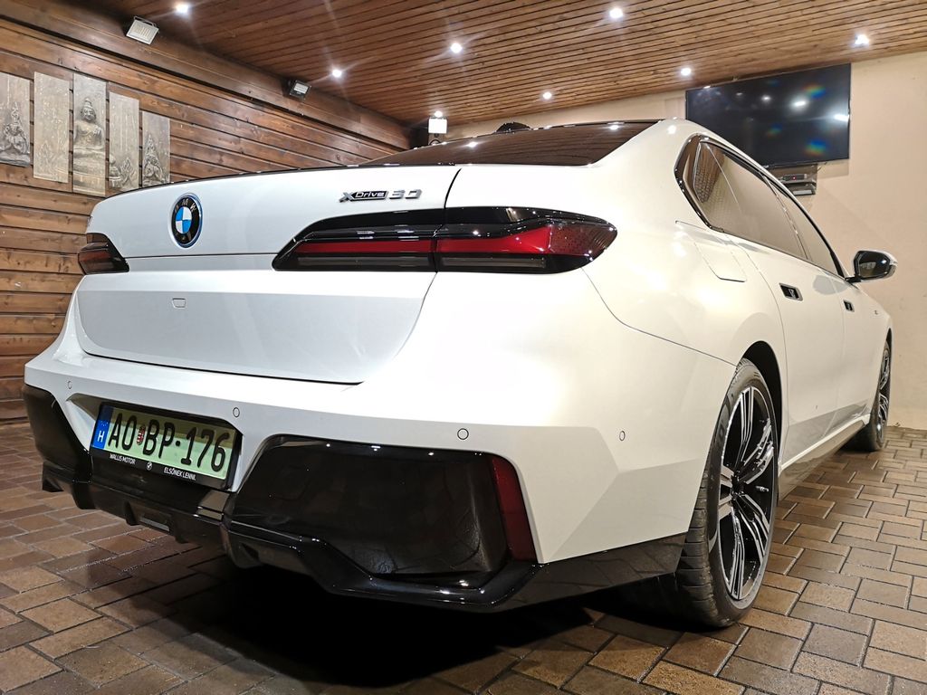 BMW i7 2025